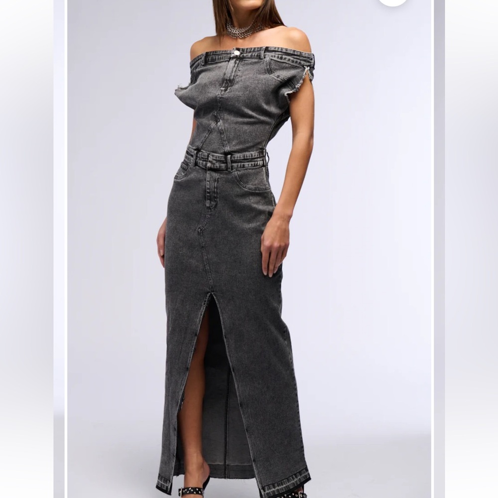 3)DERRIA OFF THE SHOULDER DENIM MAXI DRESS EUC MSRP$90  LG wore this to poshfest - Picture 4 of 8